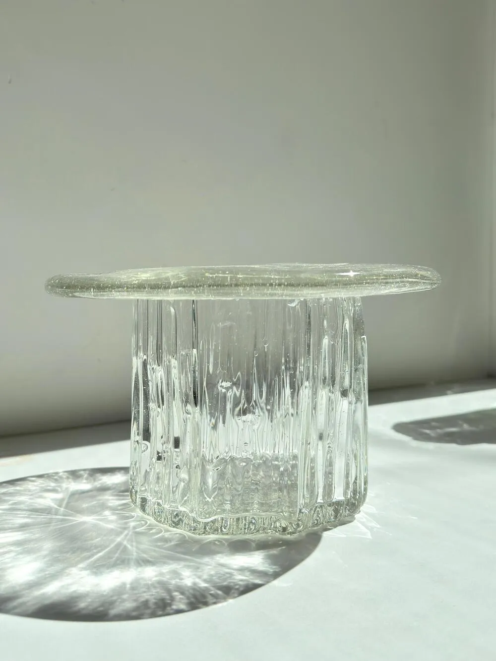 Подставка высокая из прозрачного стекла