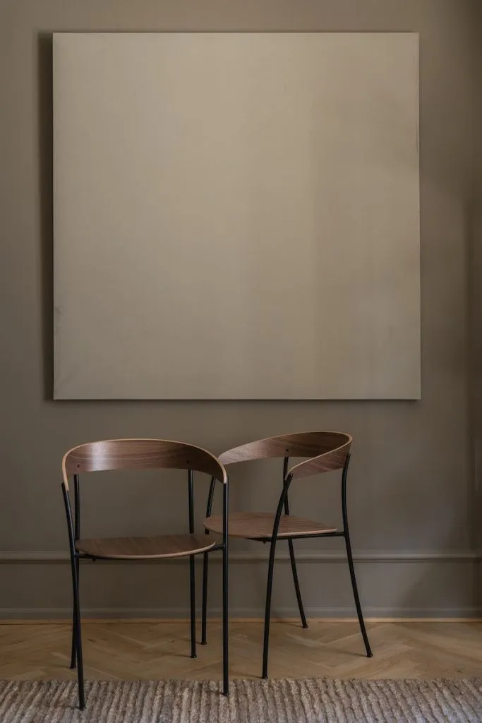 Стул Missing Armchair Walnut