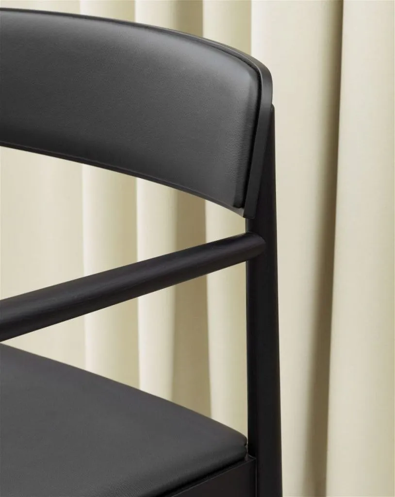 Стул Timb Armchair Upholstery Black / Black leather