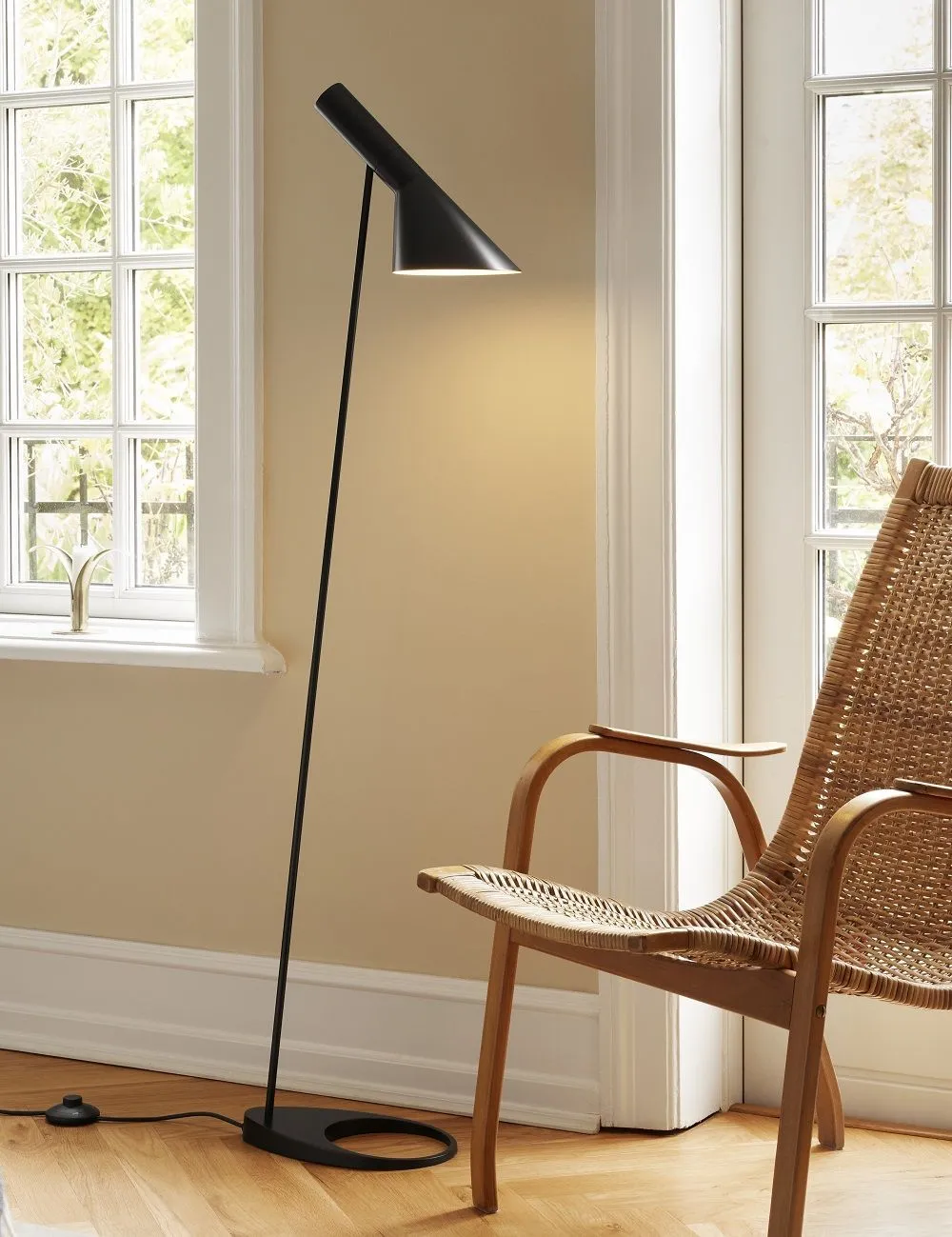 Торшер AJ Black