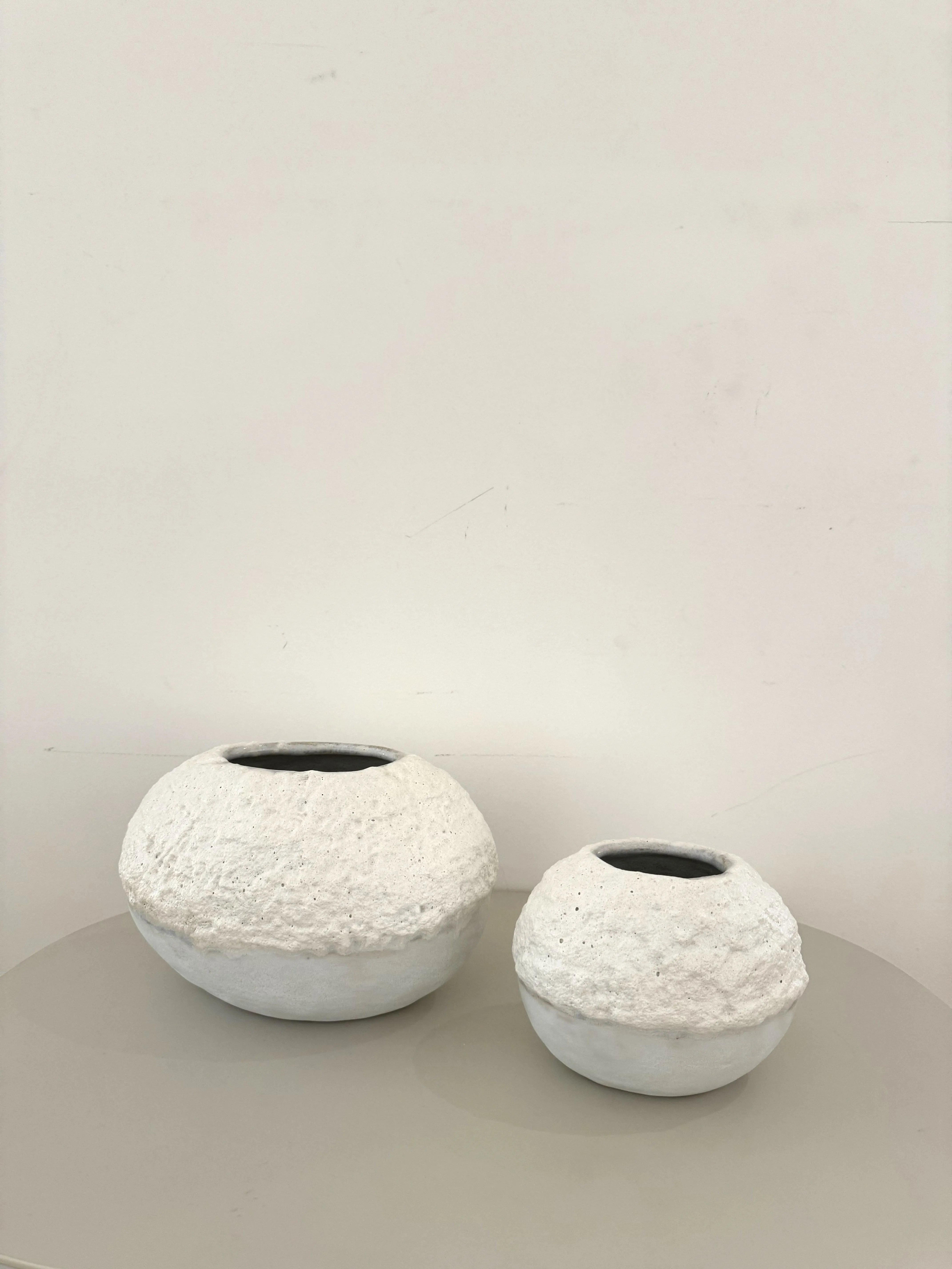 Ваза белая малая из Вулканической серии