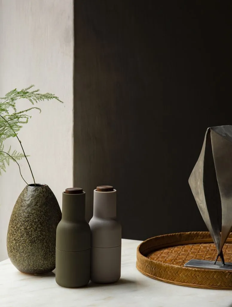 Набор измельчителей для соли и перца Bottle Grinder Hunting Green\ Beige Walnut Lid 2 pcs