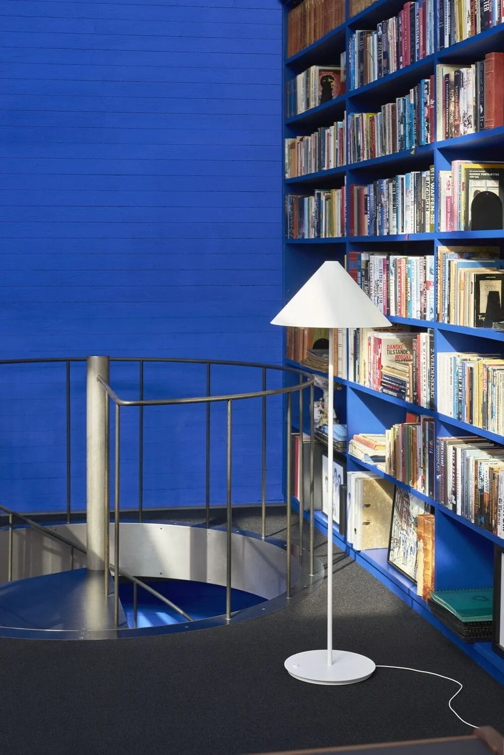 Торшер Keglen White