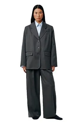 Блейзер прямой на трех пуговицах серый, S