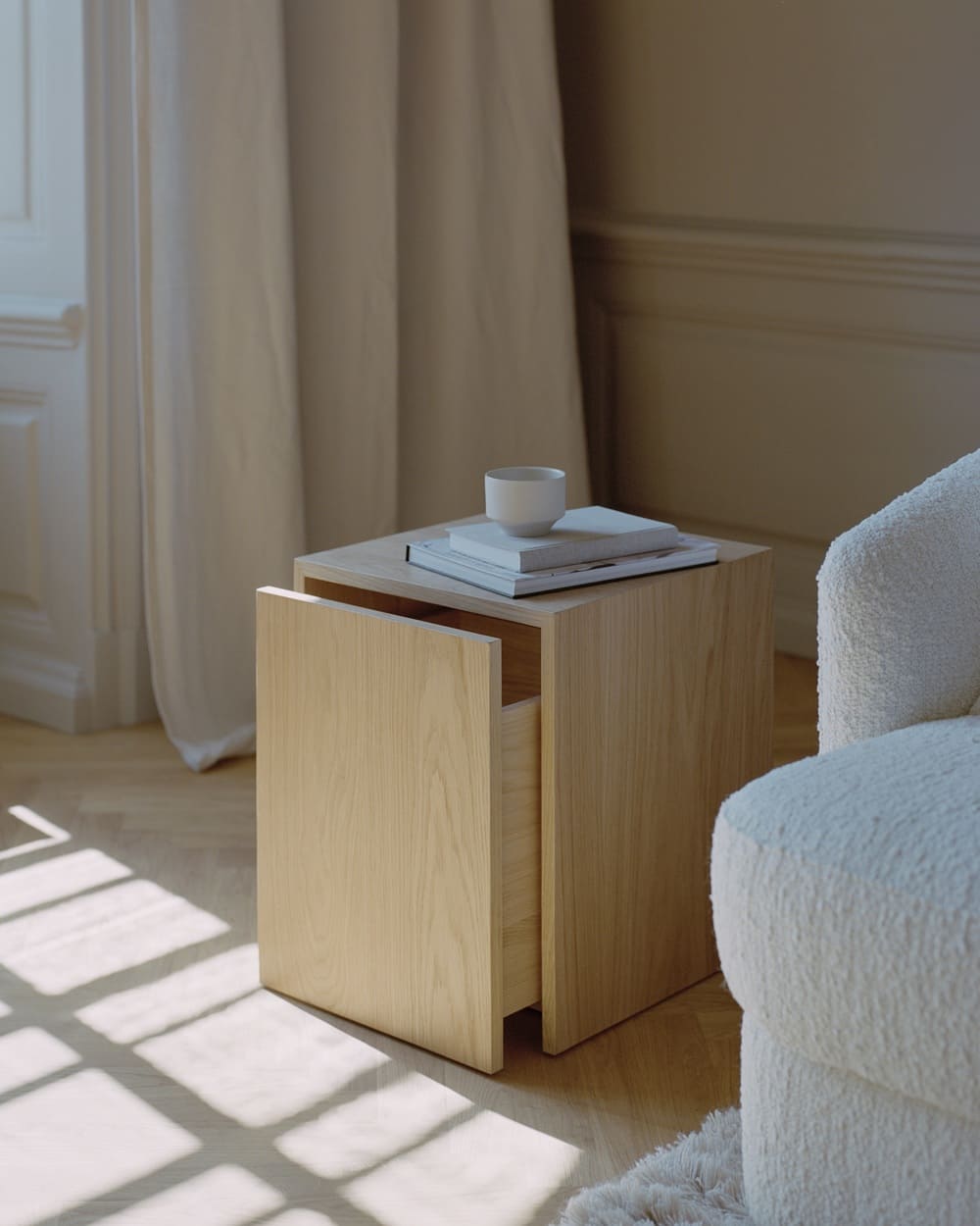 Столик кофейный с ящиком Mass Side Table Oak