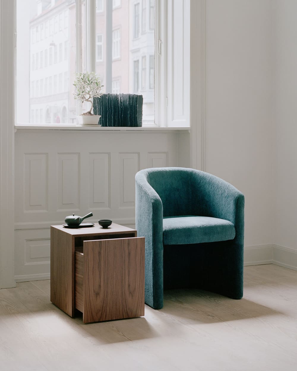 Столик кофейный с ящиком Mass Side Table Walnut