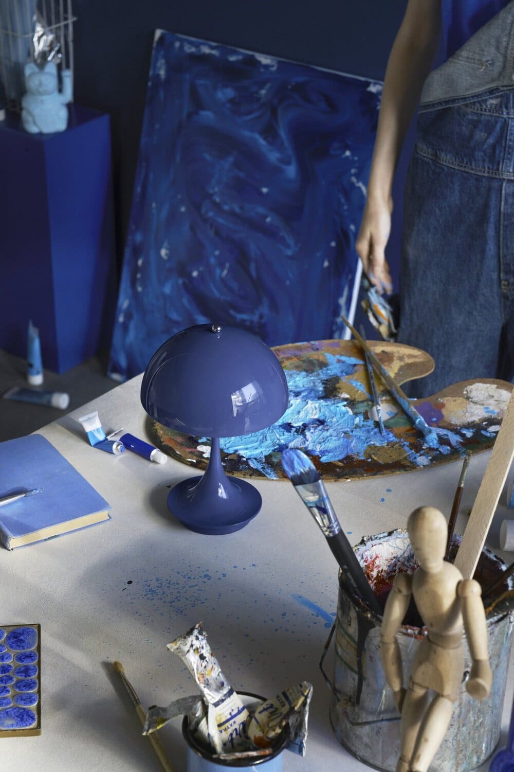 Светильник настольный Panthella 160 Portable Lamp Opaque Indigo Blue