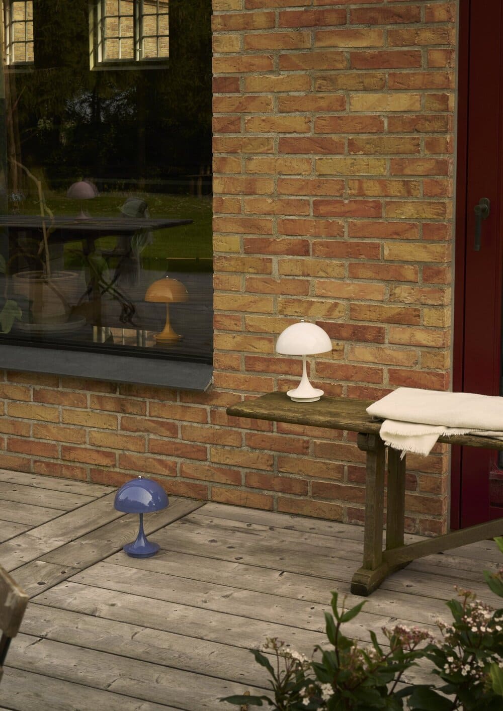 Светильник настольный Panthella 160 Portable Lamp Opaque Indigo Blue